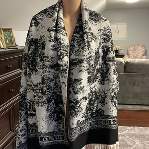 Cashmere black and ivory long fringe scarf